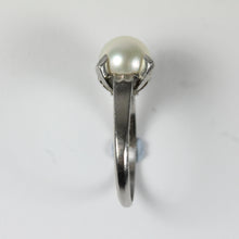 Elegant Platinum Round Cultured Pearl Ring