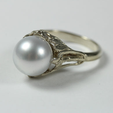 Elegant Art Nouvea style 9ct White Gold Cultured Pearl Ring