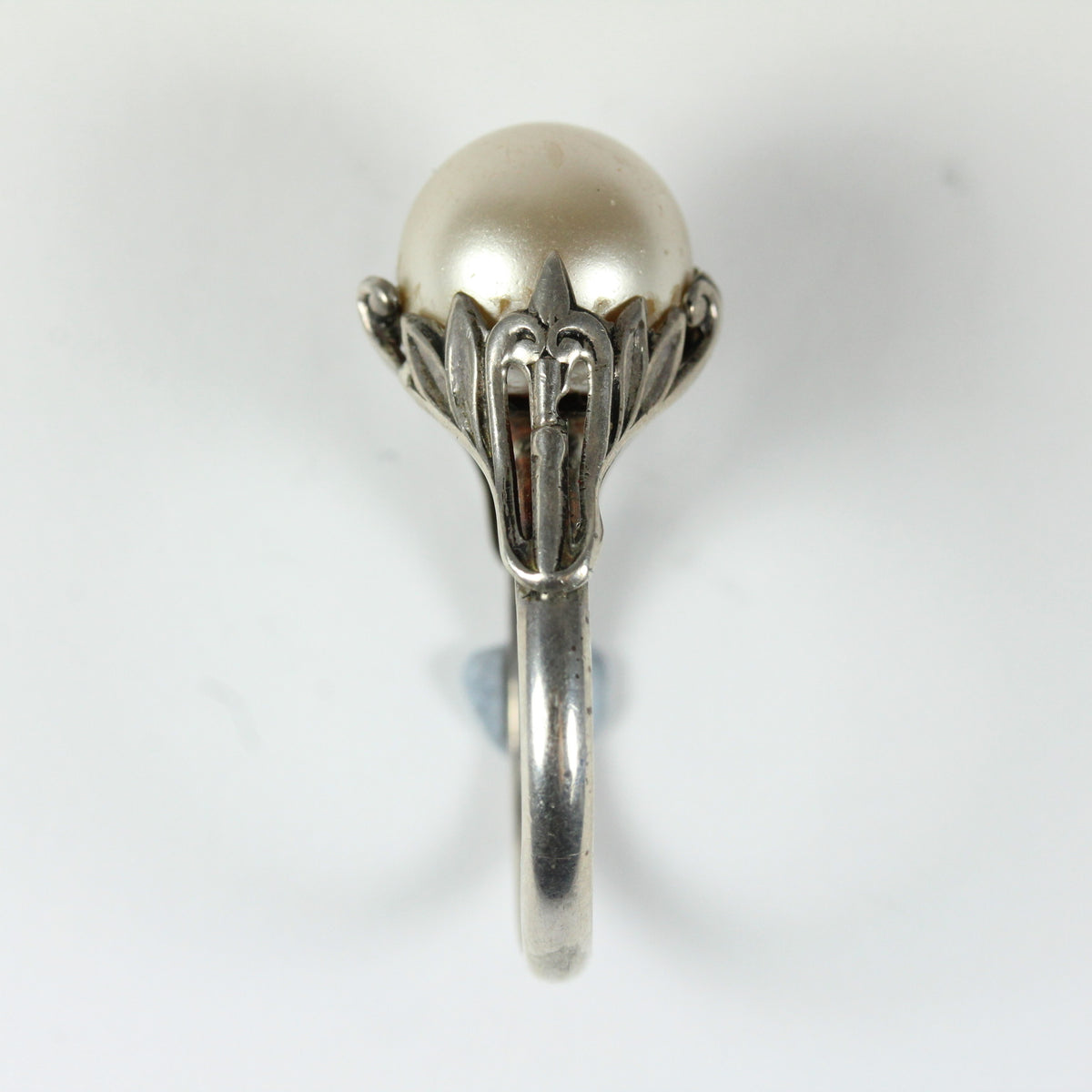 Elegant 9ct White Gold Cultured Pearl Ring