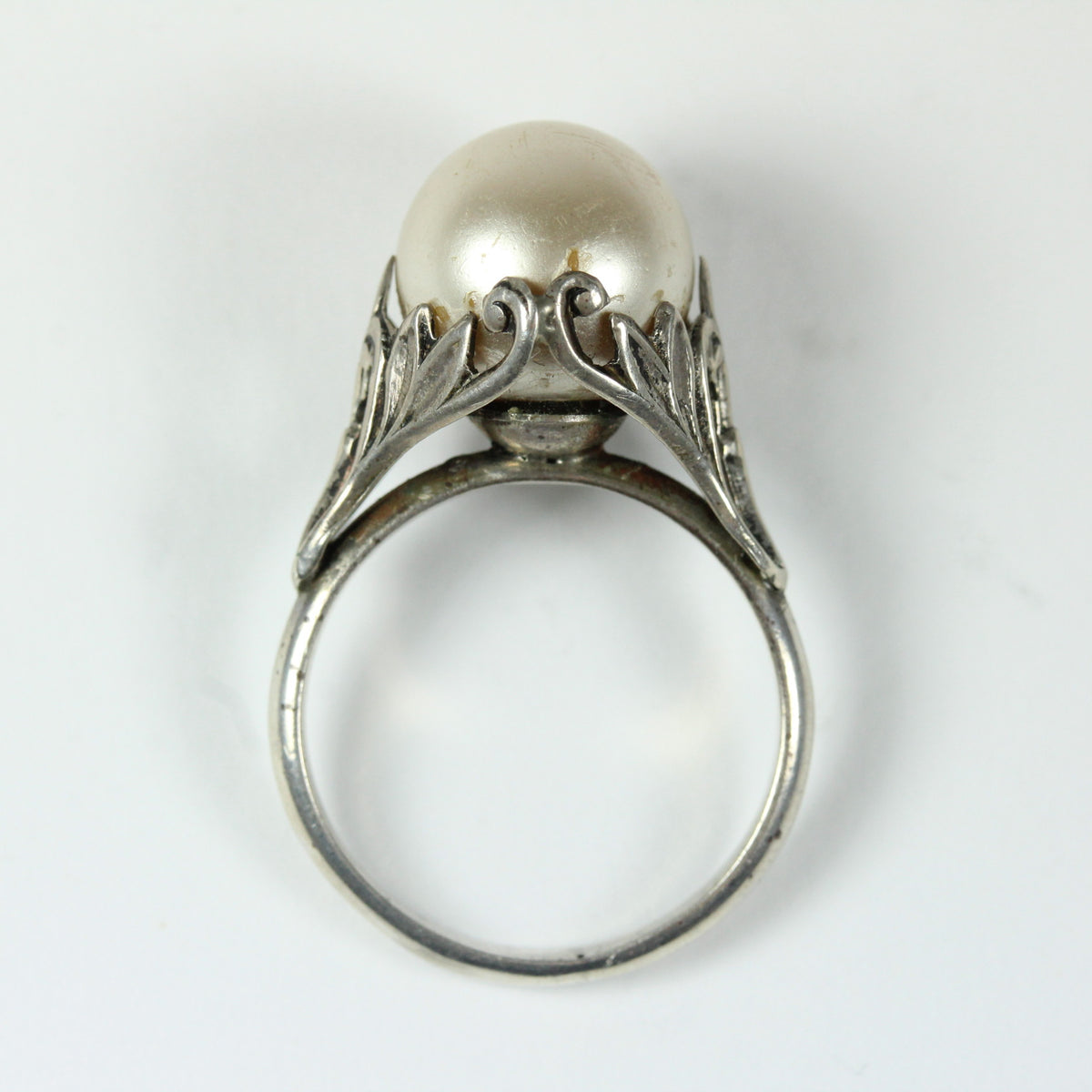 Elegant 9ct White Gold Cultured Pearl Ring