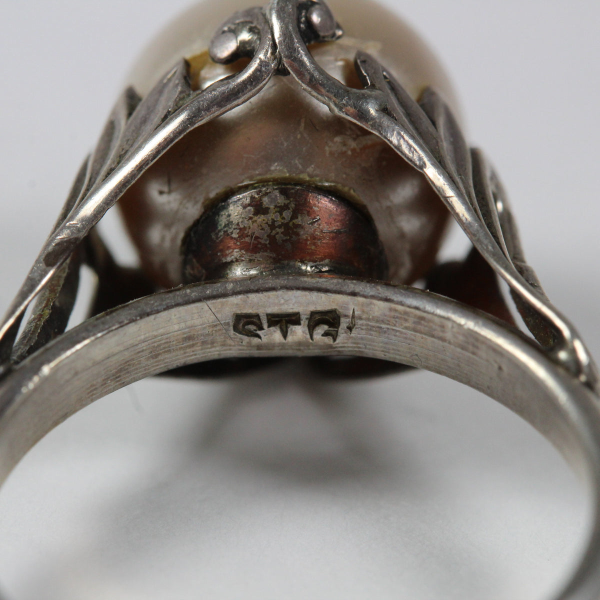 Elegant 9ct White Gold Cultured Pearl Ring