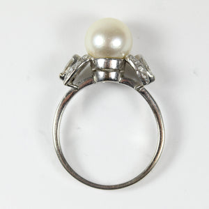 Elegant deco style 14ct White Gold Diamond and CulturedPearl Ring