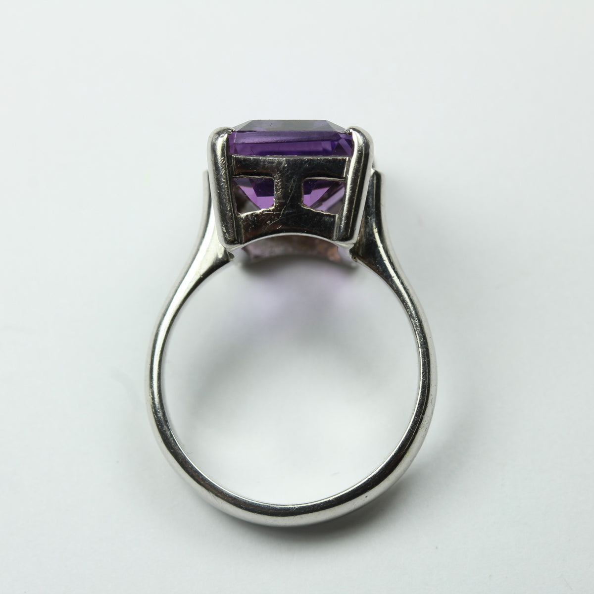 9ct White Gold Amethyst Ring