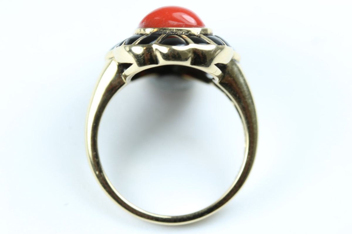 9ct Yellow Gold Coral and Onyx Ring